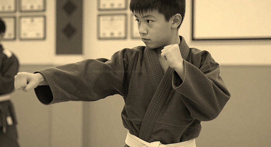 Phân tích chuyên sâu thể thao điện tử: Khung chín chiều và bài học từ một lần dữ liệu đầu vào rỗng